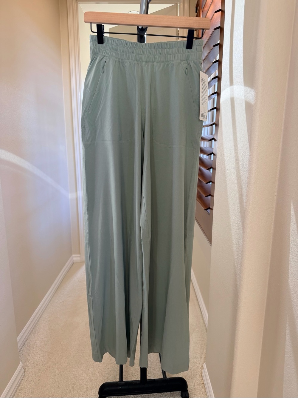 NWT Lululemon Swift Mid-Rise Wide-Leg Pant Palm Court PLMC Size 4 - Picture 6 of 9